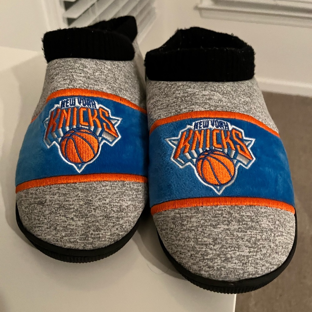 NY Knicks, slippers, Size Large, $13
